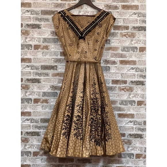 Antique Dresses & Skirts - 1940/50 Champaign Taffetta Cocktail Dress, Flocked W/ Velvet/Glitter Lace Trim S